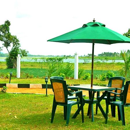 Layathraa Lake View Resort Dambulla Exterior photo