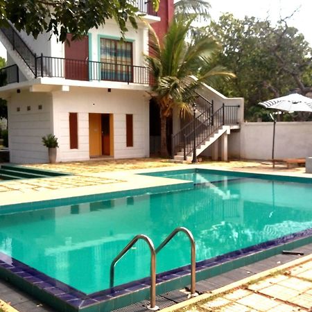 Layathraa Lake View Resort Dambulla Exterior photo