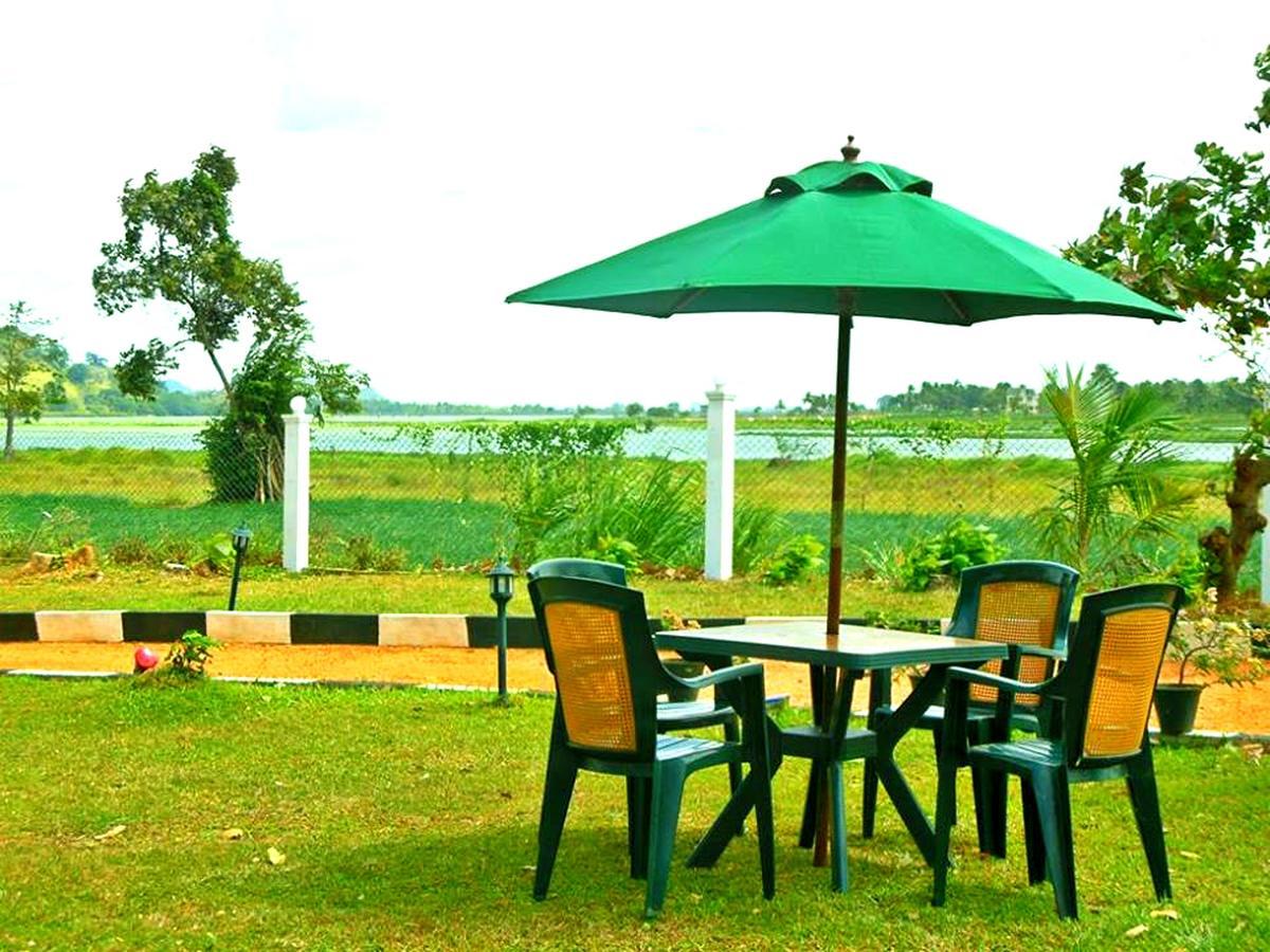 Layathraa Lake View Resort Dambulla Exterior photo