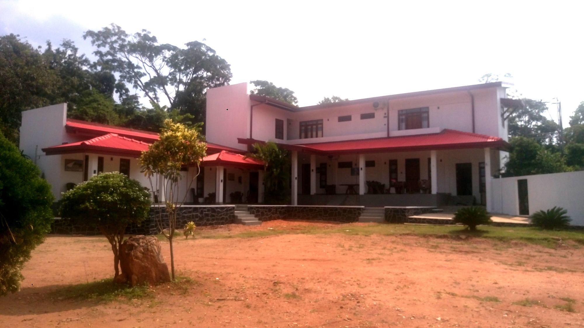 Layathraa Lake View Resort Dambulla Exterior photo