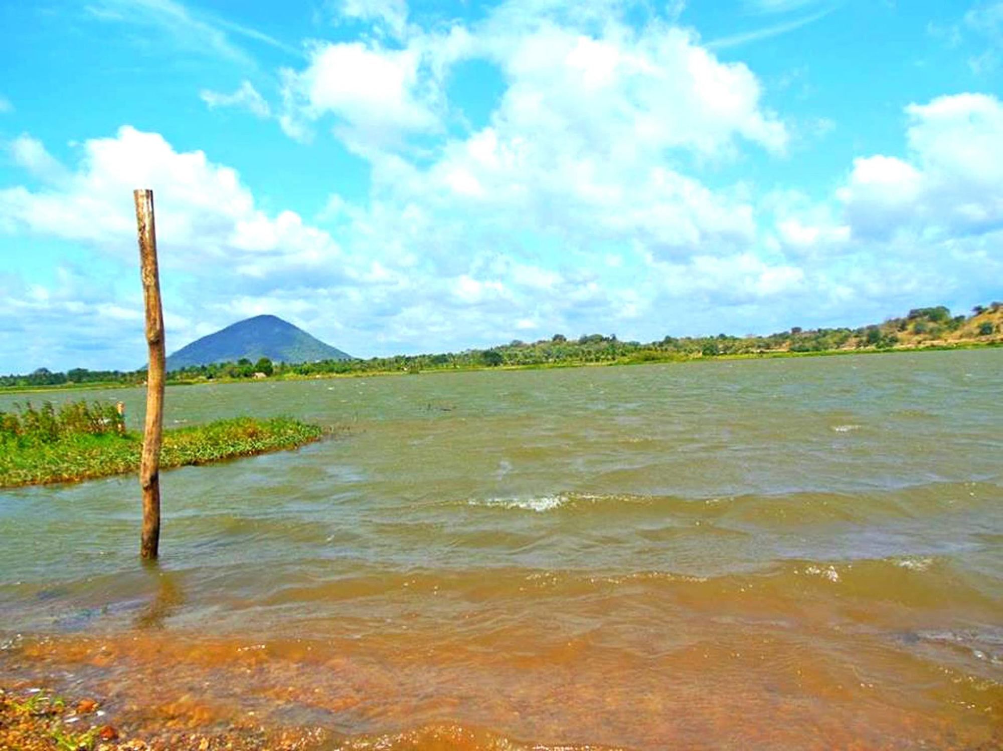 Layathraa Lake View Resort Dambulla Exterior photo