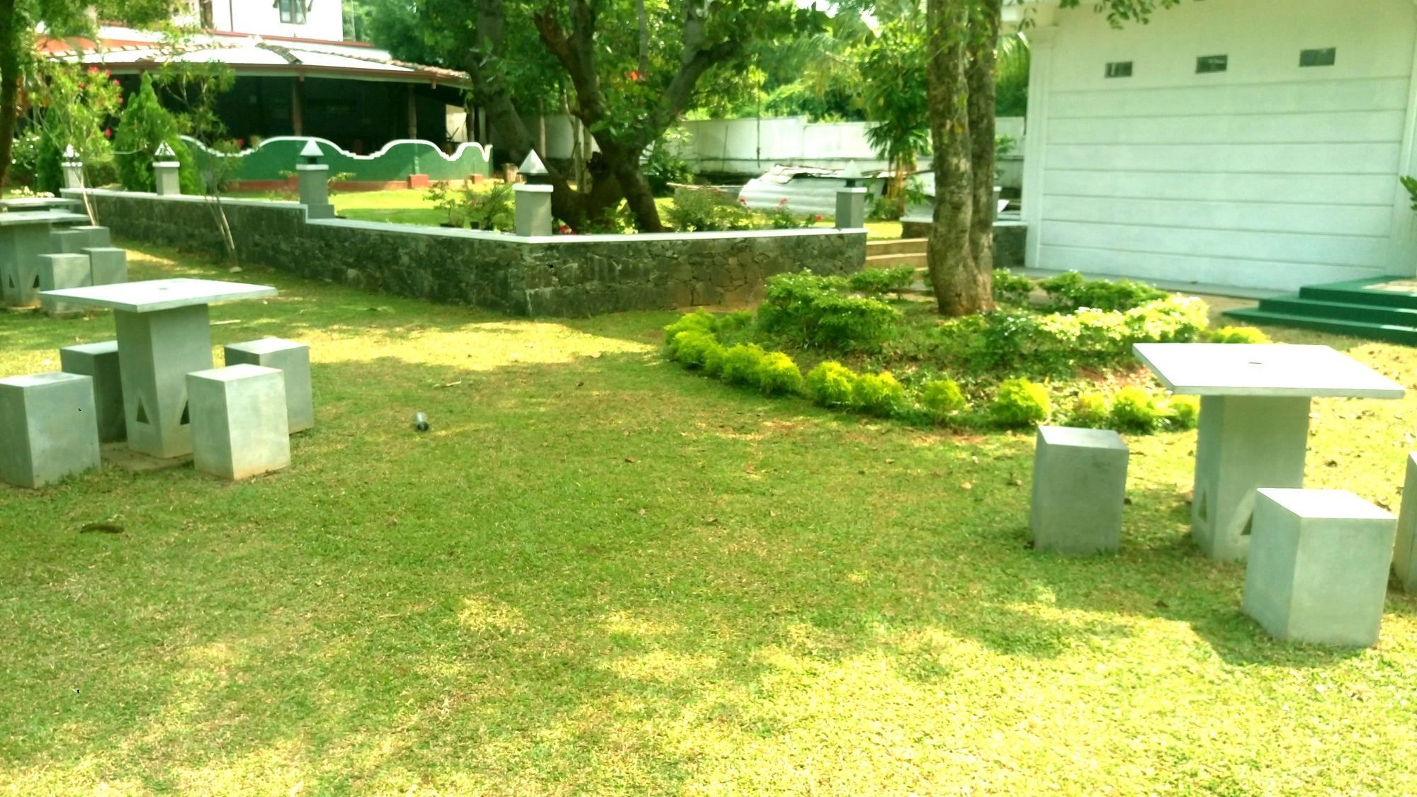 Layathraa Lake View Resort Dambulla Exterior photo